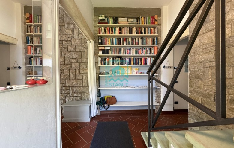 Bifamiliare in vendita a Camaiore