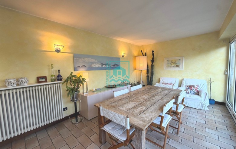 Bifamiliare in vendita a Camaiore