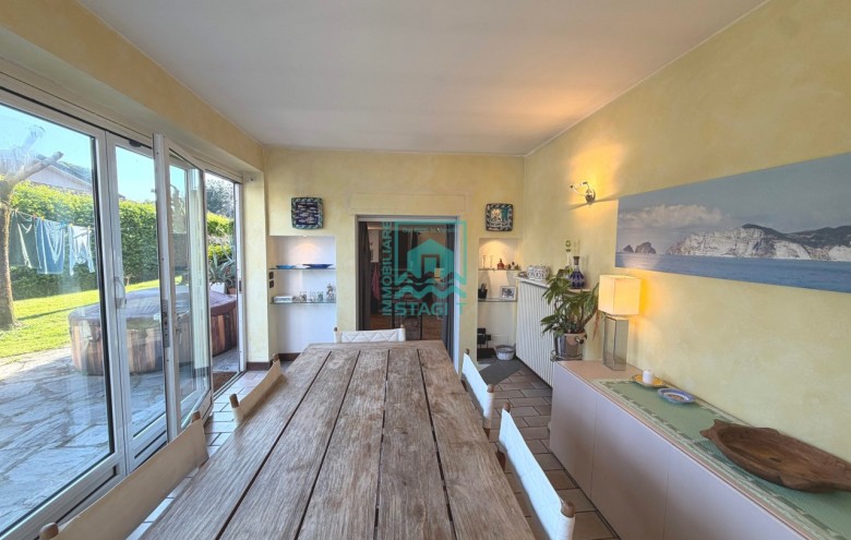 Bifamiliare in vendita a Camaiore