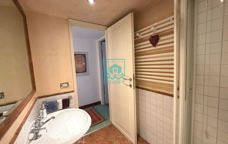 Bifamiliare in vendita a Camaiore