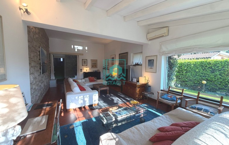 Bifamiliare in vendita a Camaiore