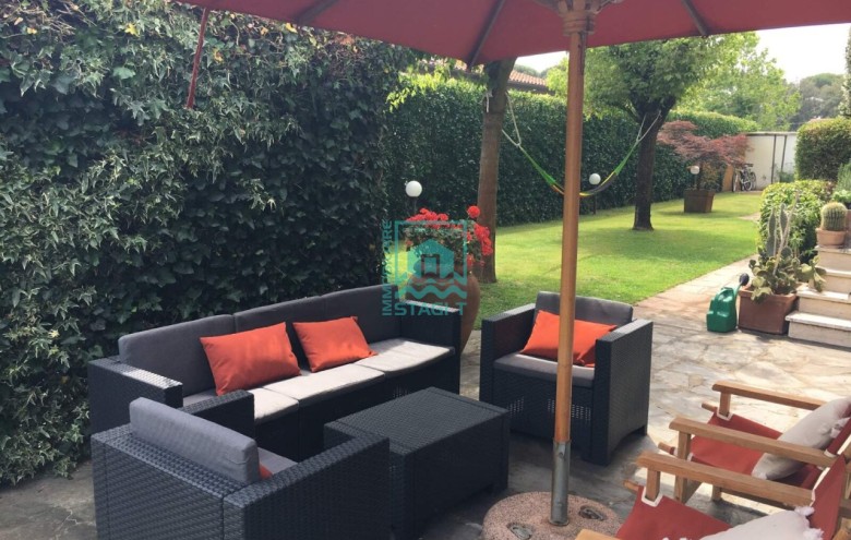 Bifamiliare in vendita a Camaiore