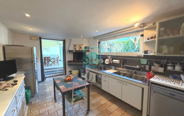 Bifamiliare in vendita a Camaiore