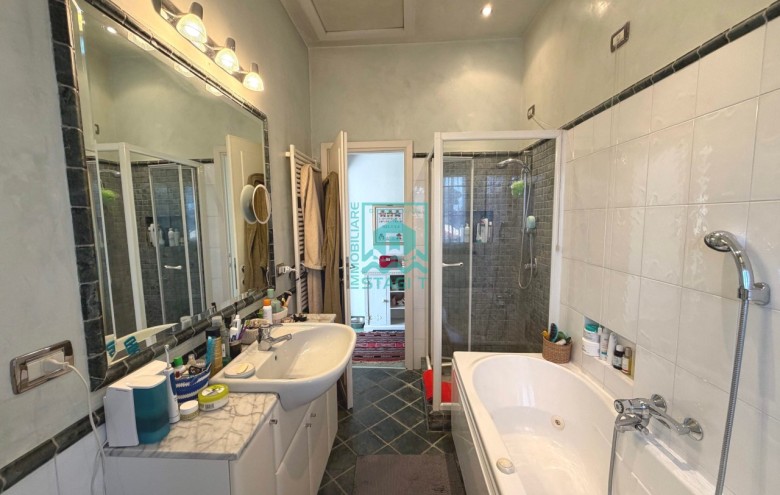 Bifamiliare in vendita a Camaiore