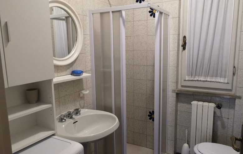 Bifamiliare in affitto a Massa