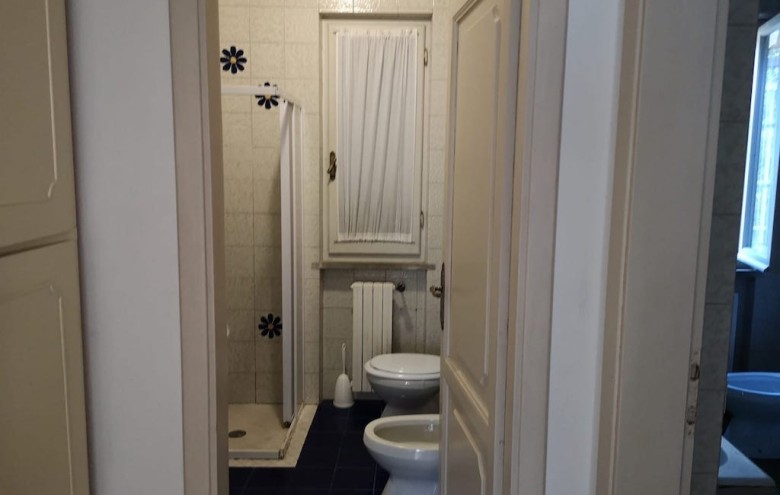 Bifamiliare in affitto a Massa