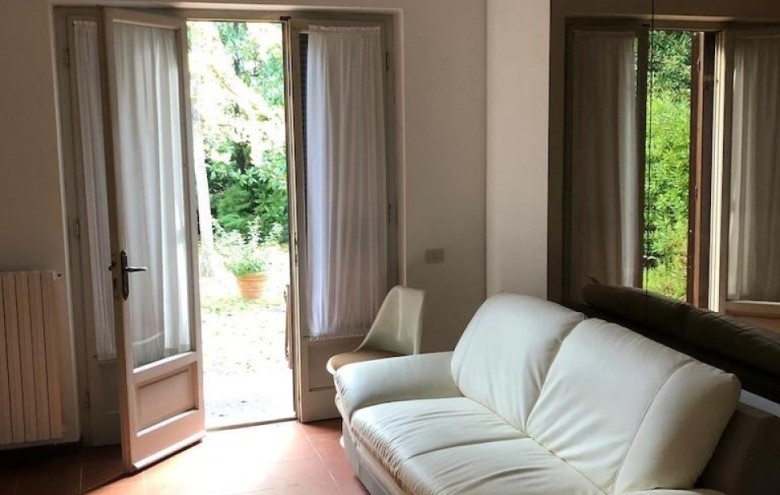Bifamiliare in affitto a Massa