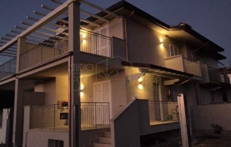 Bifamiliare in vendita a Camaiore