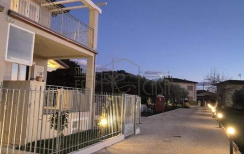 Bifamiliare in vendita a Camaiore