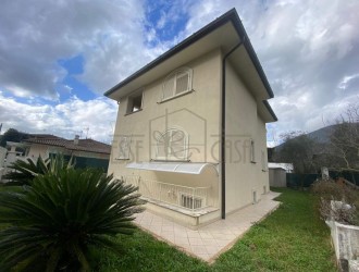 Villa singola in vendita a Camaiore