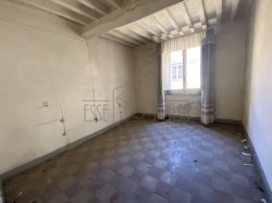 terratetto-da-ristrutturare-nel-centro-storico-di-camaiore