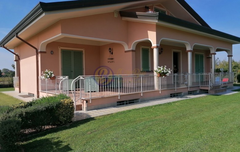 Villa singola in vendita a Viareggio