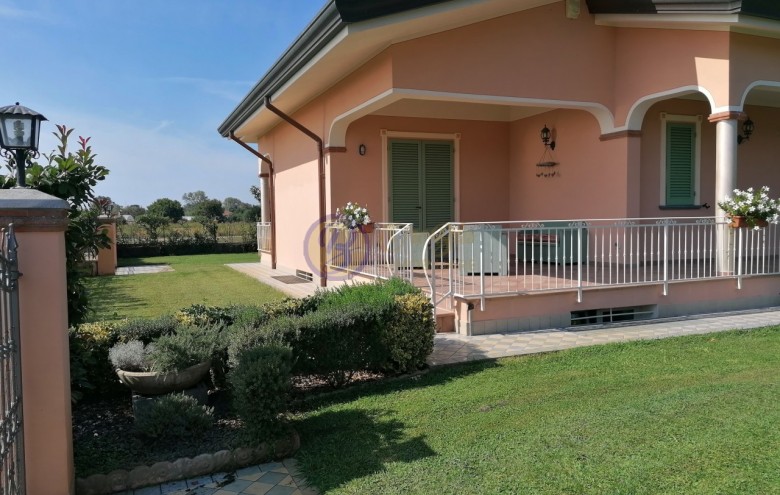 Villa singola in vendita a Viareggio