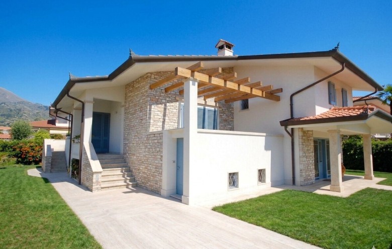 Villa singola in vendita a Camaiore
