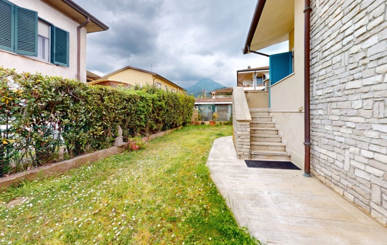 Villa singola in vendita a Camaiore