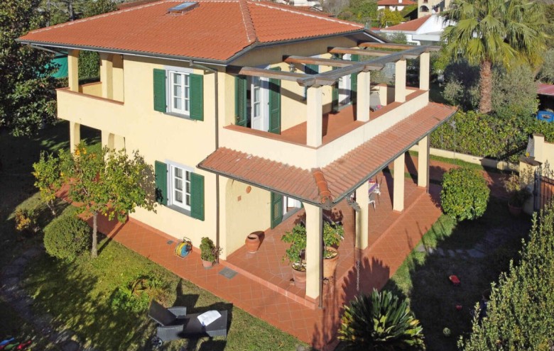 Villa singola in affitto a Forte dei Marmi