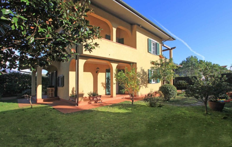 Villa singola in affitto a Forte dei Marmi