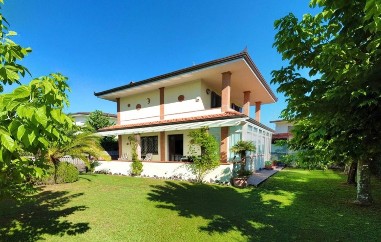 Villa singola in affitto a Forte dei Marmi