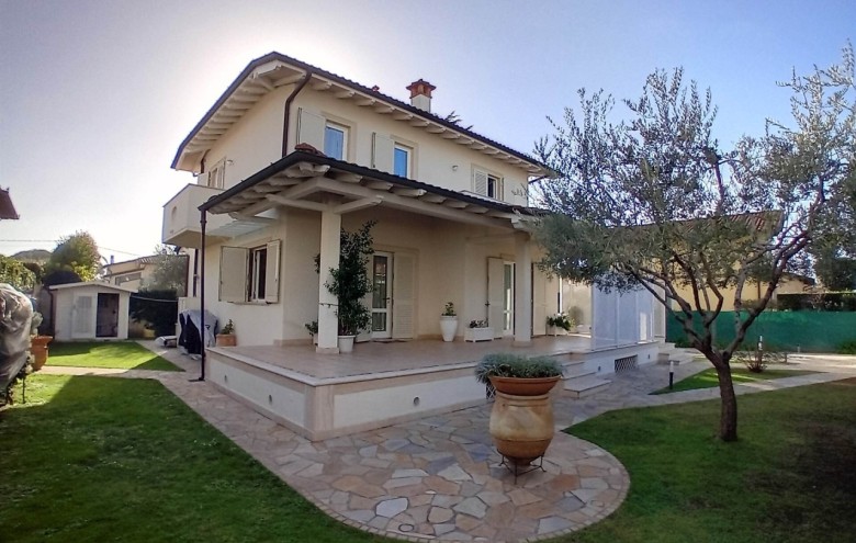 Villa singola in vendita a Pietrasanta