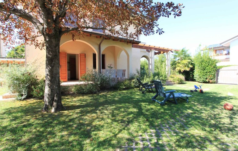 Bifamiliare in affitto a Forte dei Marmi