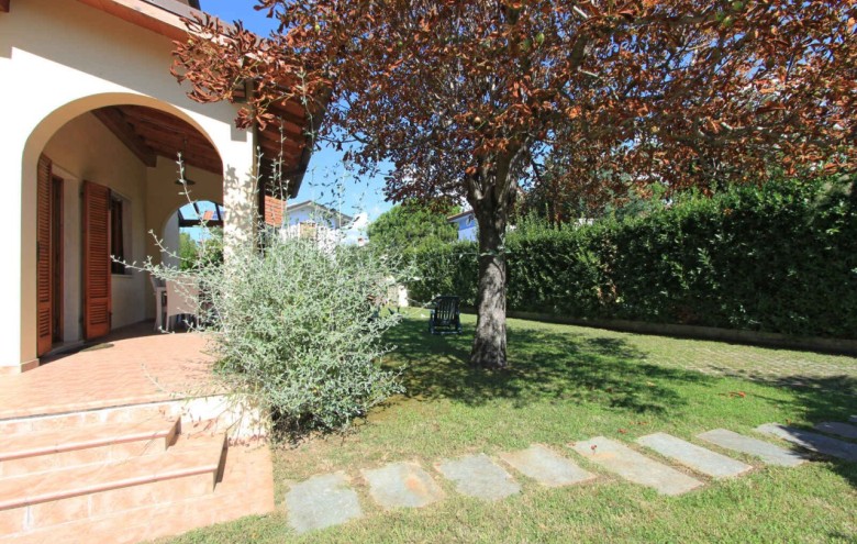 Bifamiliare in affitto a Forte dei Marmi