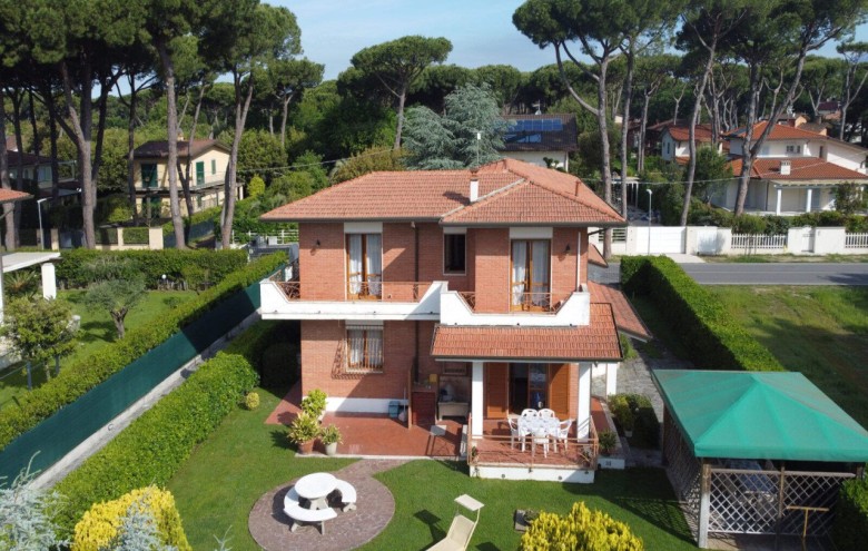 Villa singola in affitto a Forte dei Marmi