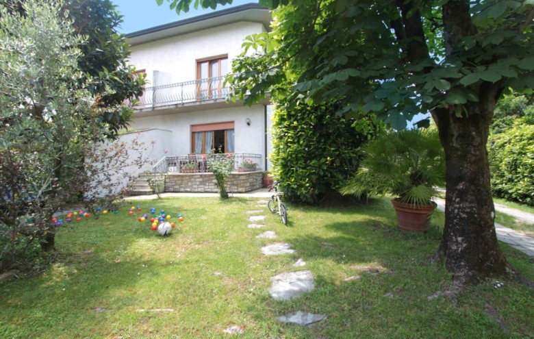 Bifamiliare in affitto a Forte dei Marmi