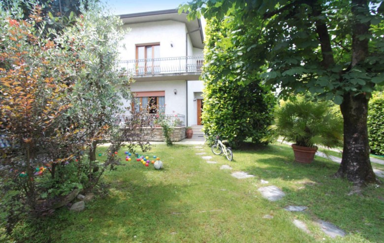 Bifamiliare in affitto a Forte dei Marmi