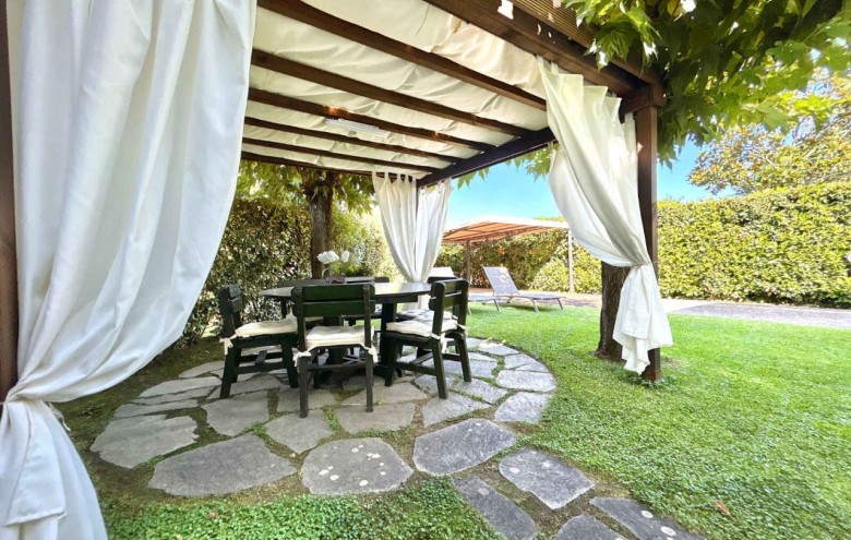 Bifamiliare in affitto a Forte dei Marmi