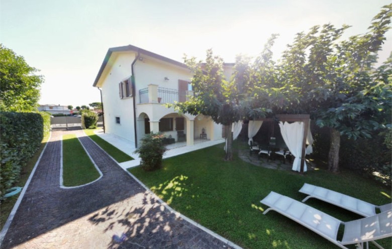 Bifamiliare in affitto a Forte dei Marmi