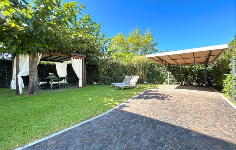 Bifamiliare in affitto a Forte dei Marmi