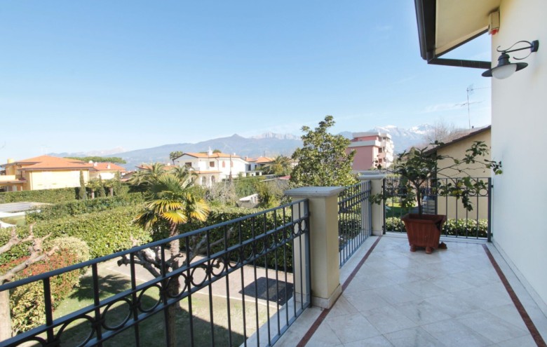 Bifamiliare in affitto a Forte dei Marmi