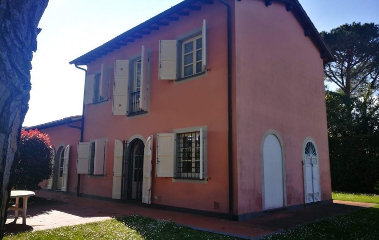 Villetta a schiera in affitto a Forte dei Marmi