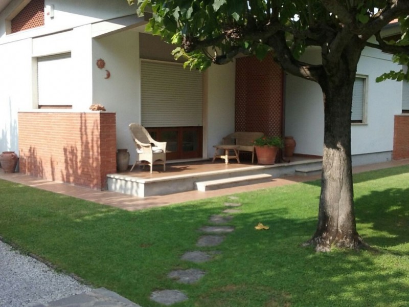 Villa singola in affitto a Massa