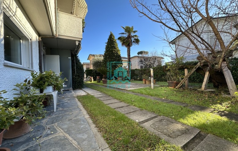 Villa singola in vendita a Camaiore