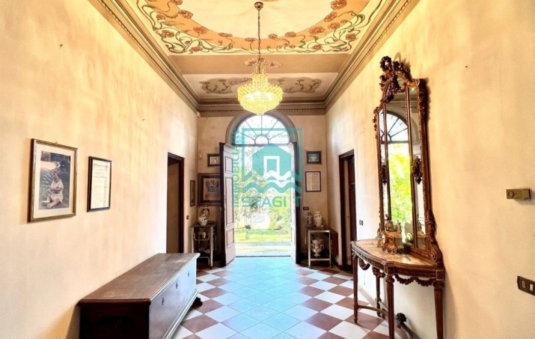 Villa singola in vendita a Camaiore