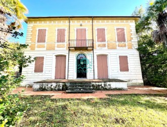 Villa singola in vendita a Camaiore
