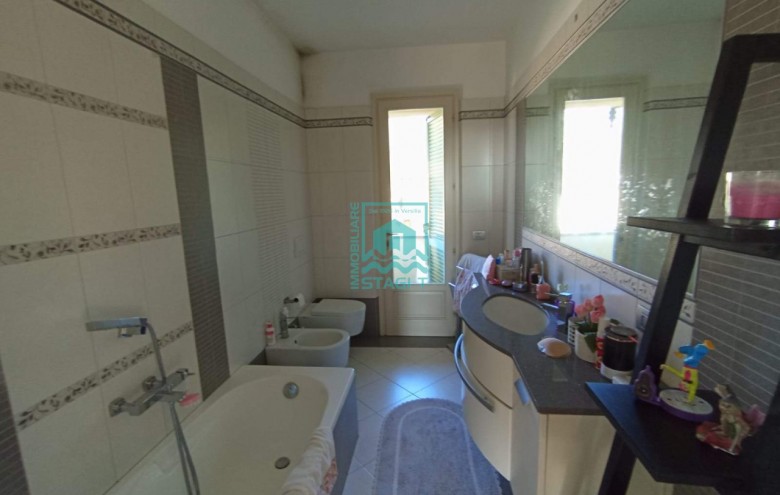 Villa singola in vendita a Camaiore