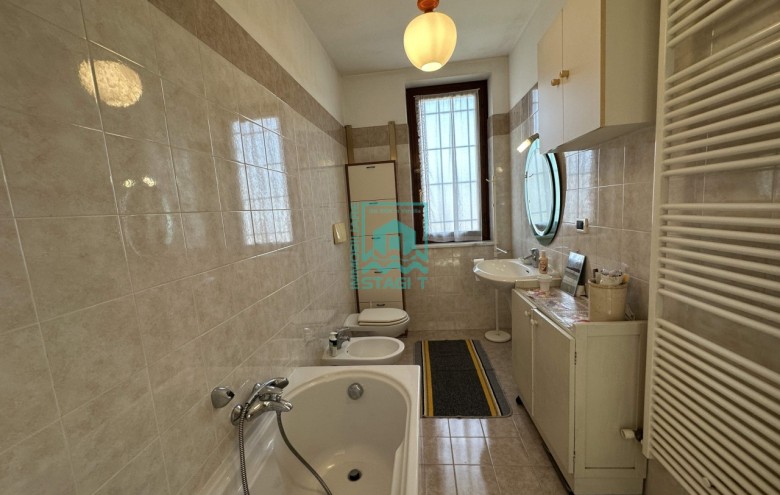 Bifamiliare in vendita a Camaiore