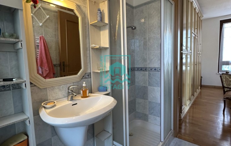 Bifamiliare in vendita a Camaiore