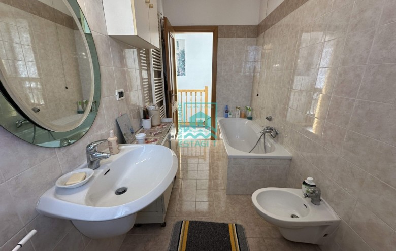 Bifamiliare in vendita a Camaiore