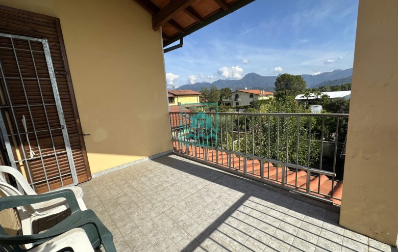 Bifamiliare in vendita a Camaiore