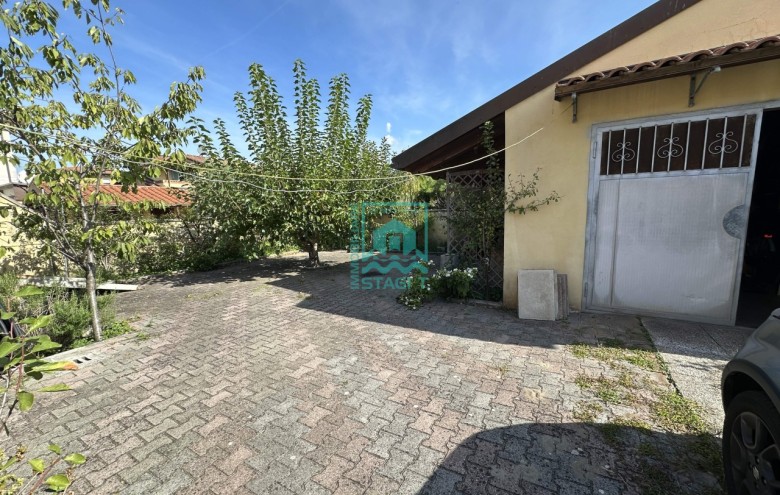 Bifamiliare in vendita a Camaiore