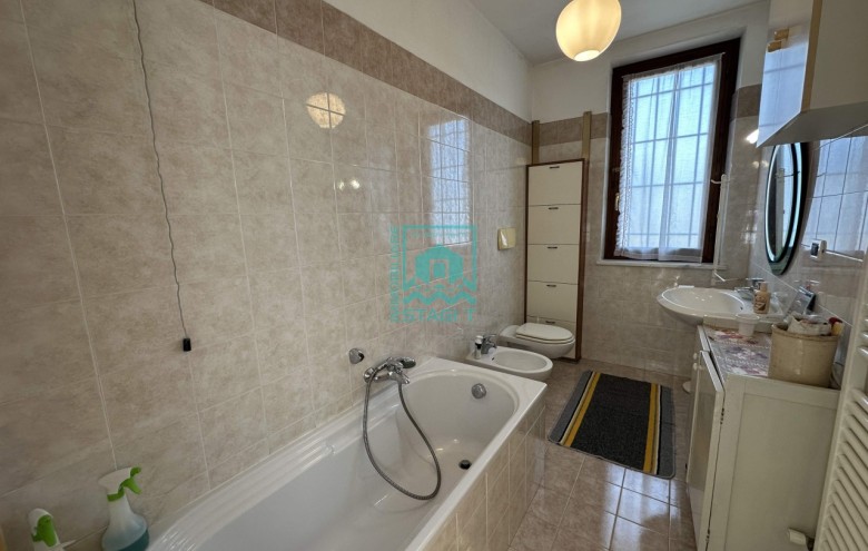 Bifamiliare in vendita a Camaiore