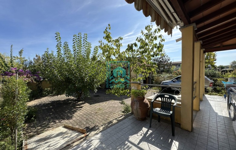 Bifamiliare in vendita a Camaiore