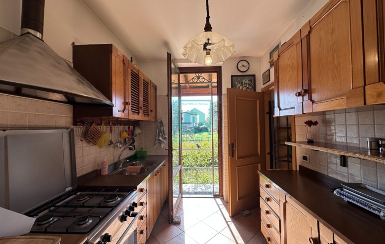 Bifamiliare in vendita a Camaiore